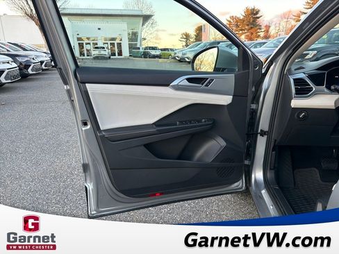 Certified 2025 Volkswagen Taos SE image 20