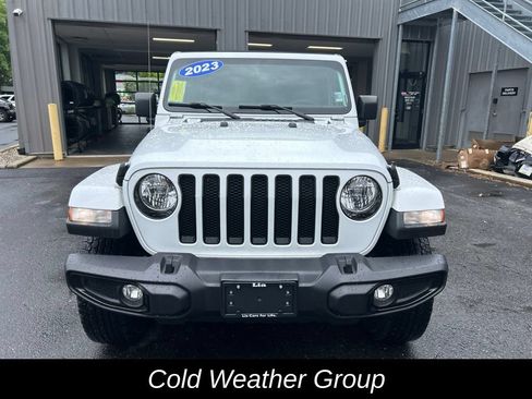 Used 2023 Jeep Wrangler Unlimited Sahara AWD/4WD image 12