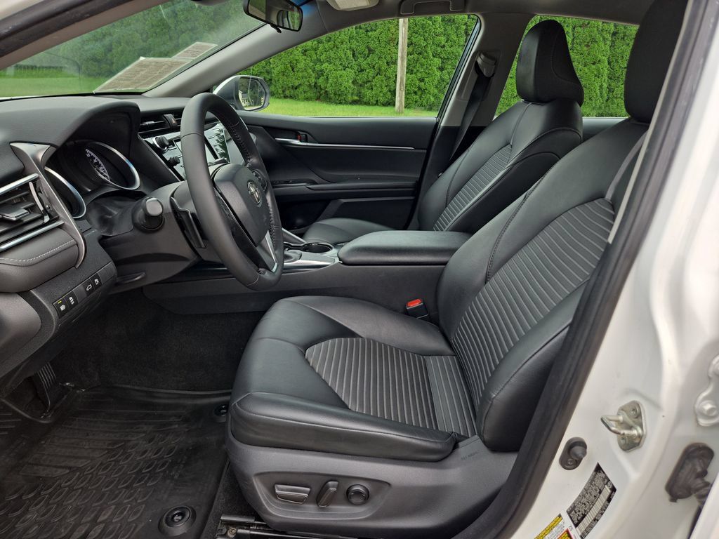 Used 2018 Toyota Camry SE FWD image 12