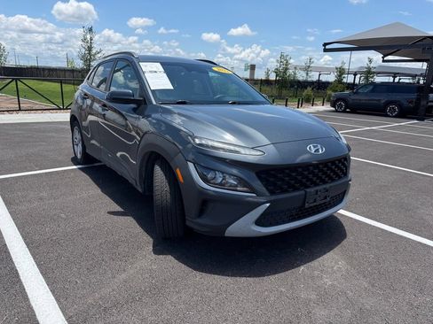 Used 2022 Hyundai Kona SEL FWD image 3