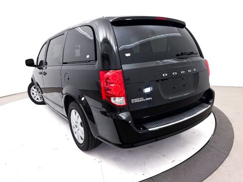Used 2020 Dodge Grand Caravan SE w/ UConnect Hands-Free Group FWD image 6