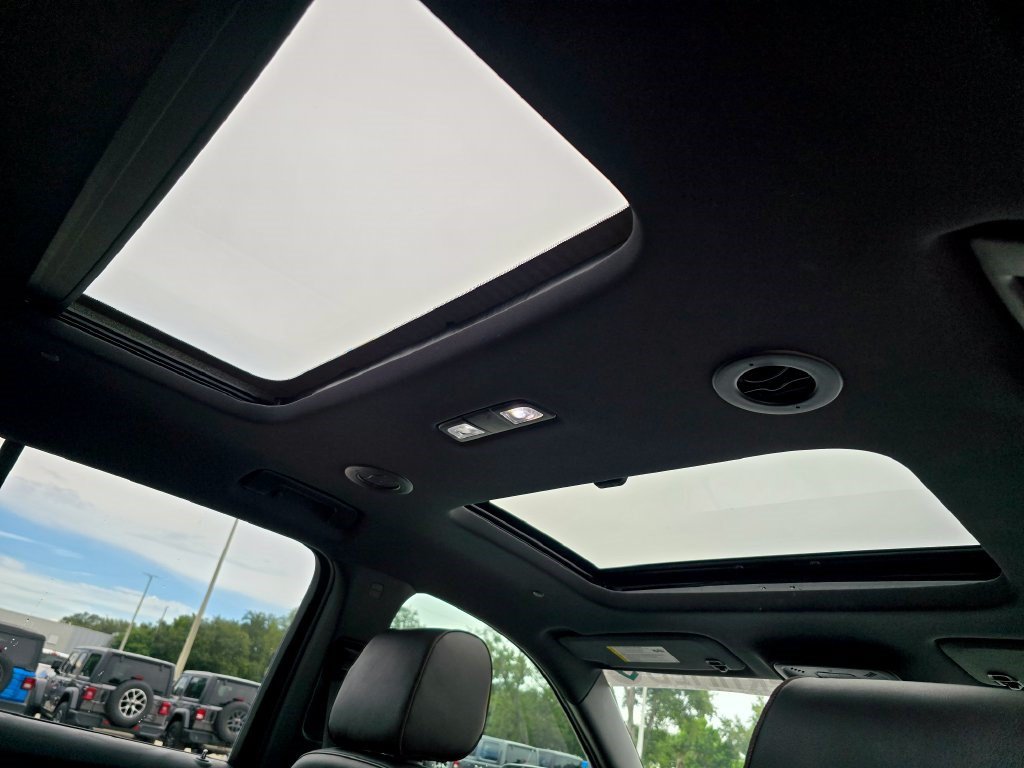 Used 2022 Chevrolet Traverse High Country FWD image 41