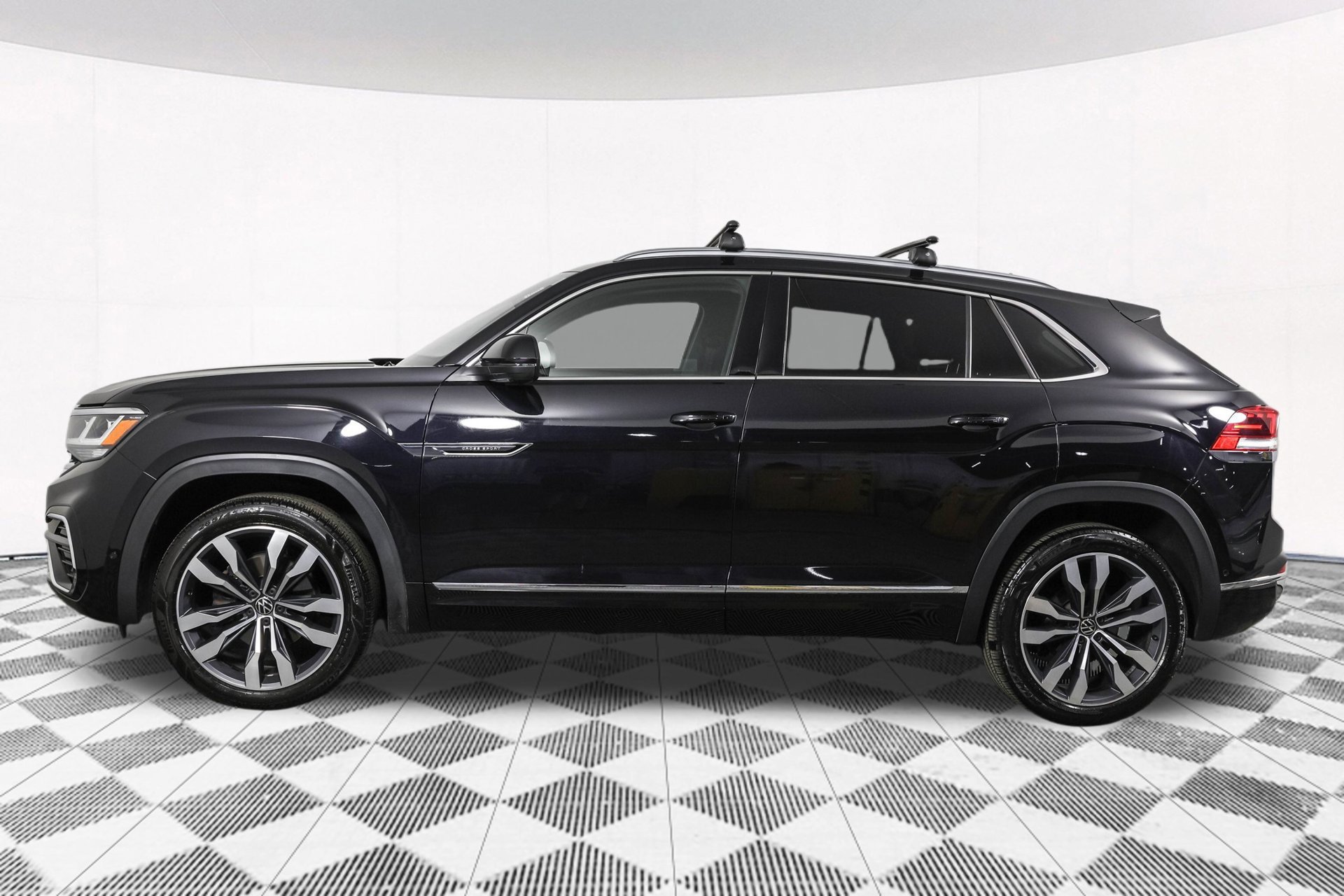 Used 2022 Volkswagen Atlas Cross Sport SEL Premium R-Line AWD/4WD image 18