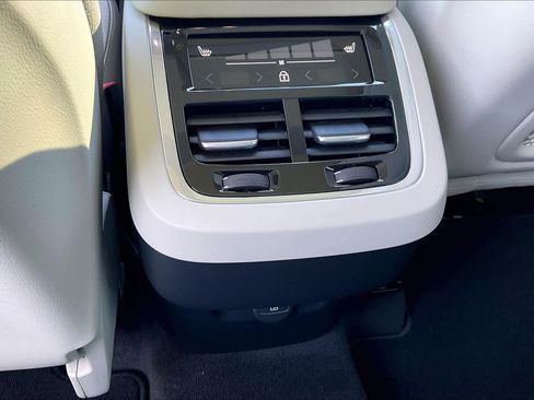 Used 2025 Volvo XC90 B6 Core w/ Climate Package image 38