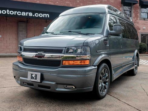 Used 2023 Chevrolet Express 2500 image 3