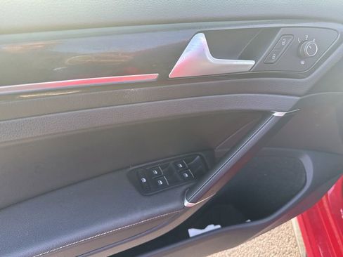 Used 2019 Volkswagen Golf R 4-Door image 8