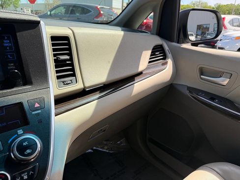 Used 2017 Toyota Sienna XLE w/ XLE Navigation Package AWD/4WD image 75