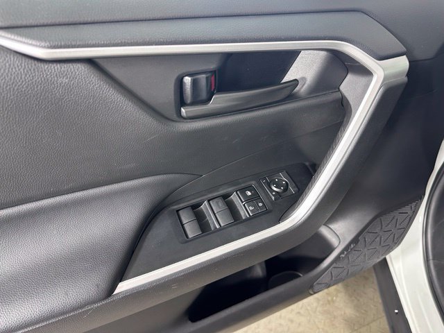 Used 2023 Toyota RAV4 LE AWD/4WD image 10