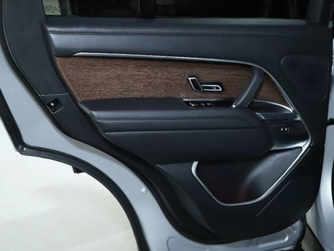 Used 2023 Land Rover Range Rover SE image 33