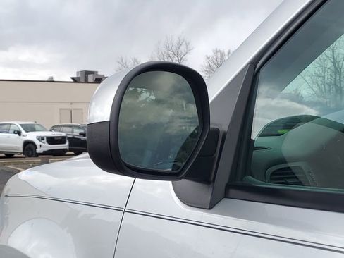 Used 2013 Chevrolet Avalanche LT image 32