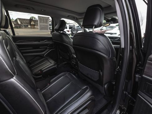 Used 2023 Jeep Grand Cherokee L Limited AWD/4WD image 30