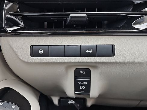 Certified 2025 Nissan Murano SV image 24