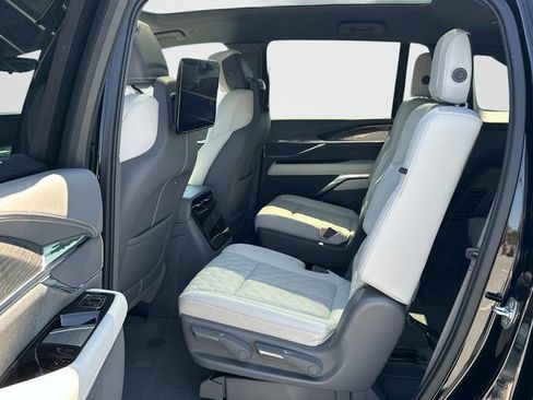 Used 2025 Cadillac Escalade IQ Sport 1 w/ LPO, ONYX Package AWD/4WD image 17
