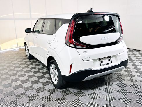Used 2023 Kia Soul LX w/ LX Technology Package FWD image 5