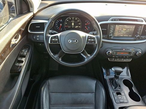 Used 2019 Kia Sorento EX image 11