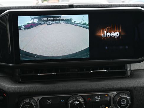 Used 2024 Jeep Wrangler Unlimited Sport AWD/4WD image 16
