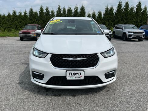 Used 2023 Chrysler Pacifica Touring-L FWD image 8