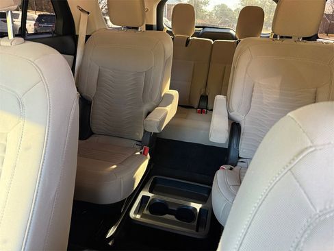 Certified 2021 Ford Explorer XLT image 25