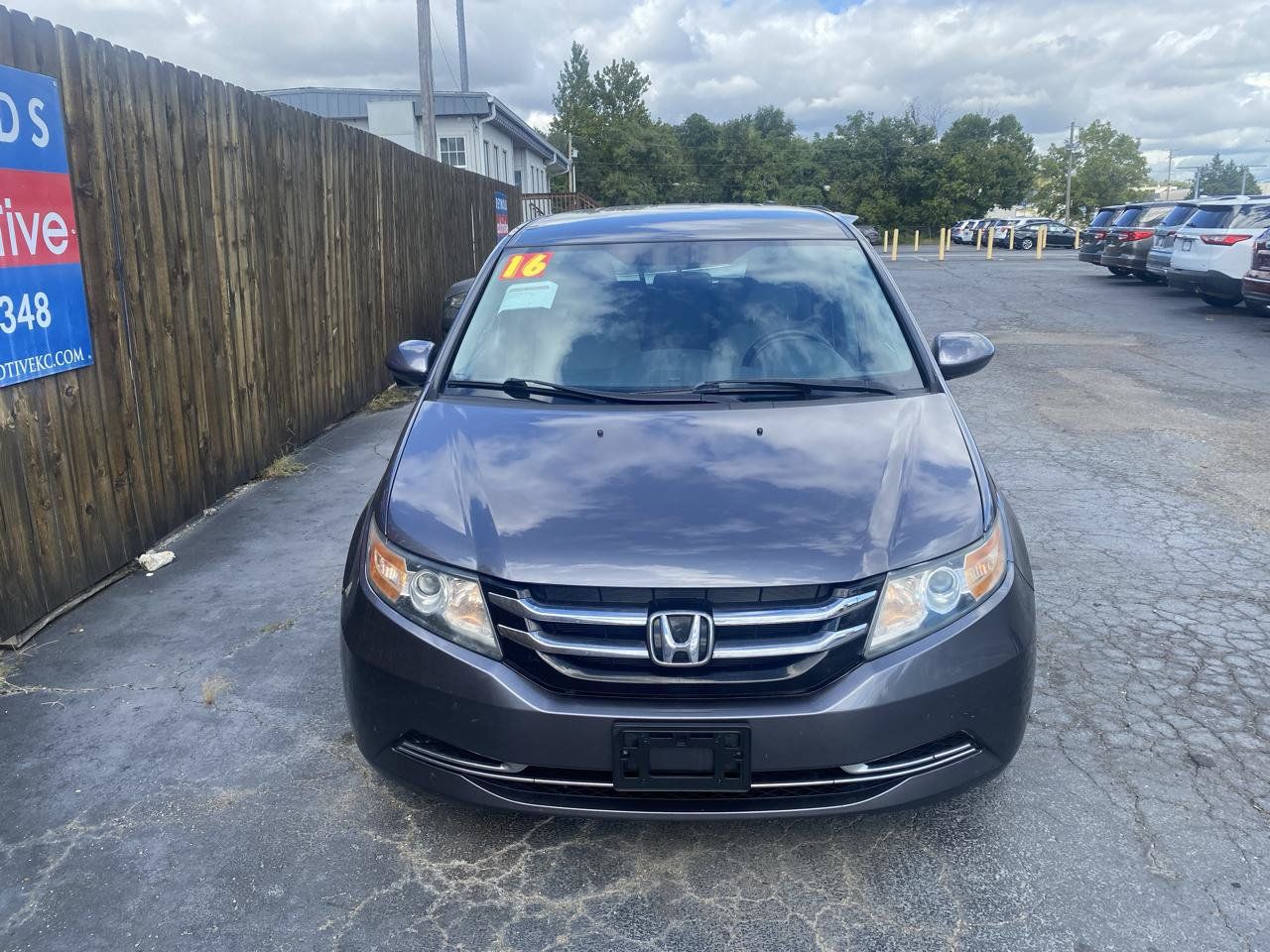 Used 2016 Honda Odyssey SE image 2