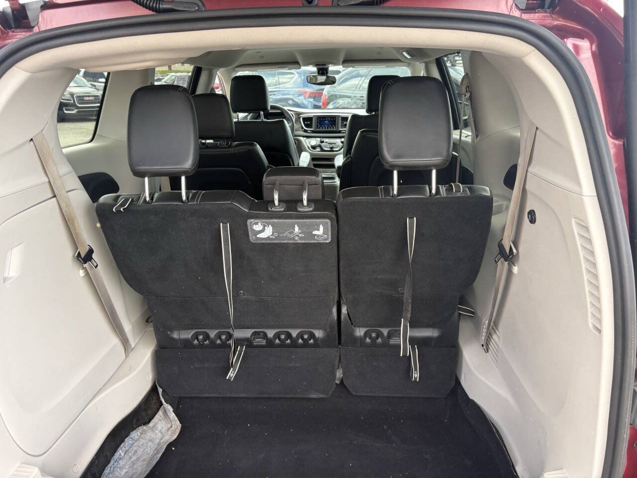 Used 2020 Chrysler Voyager Lxi FWD image 15