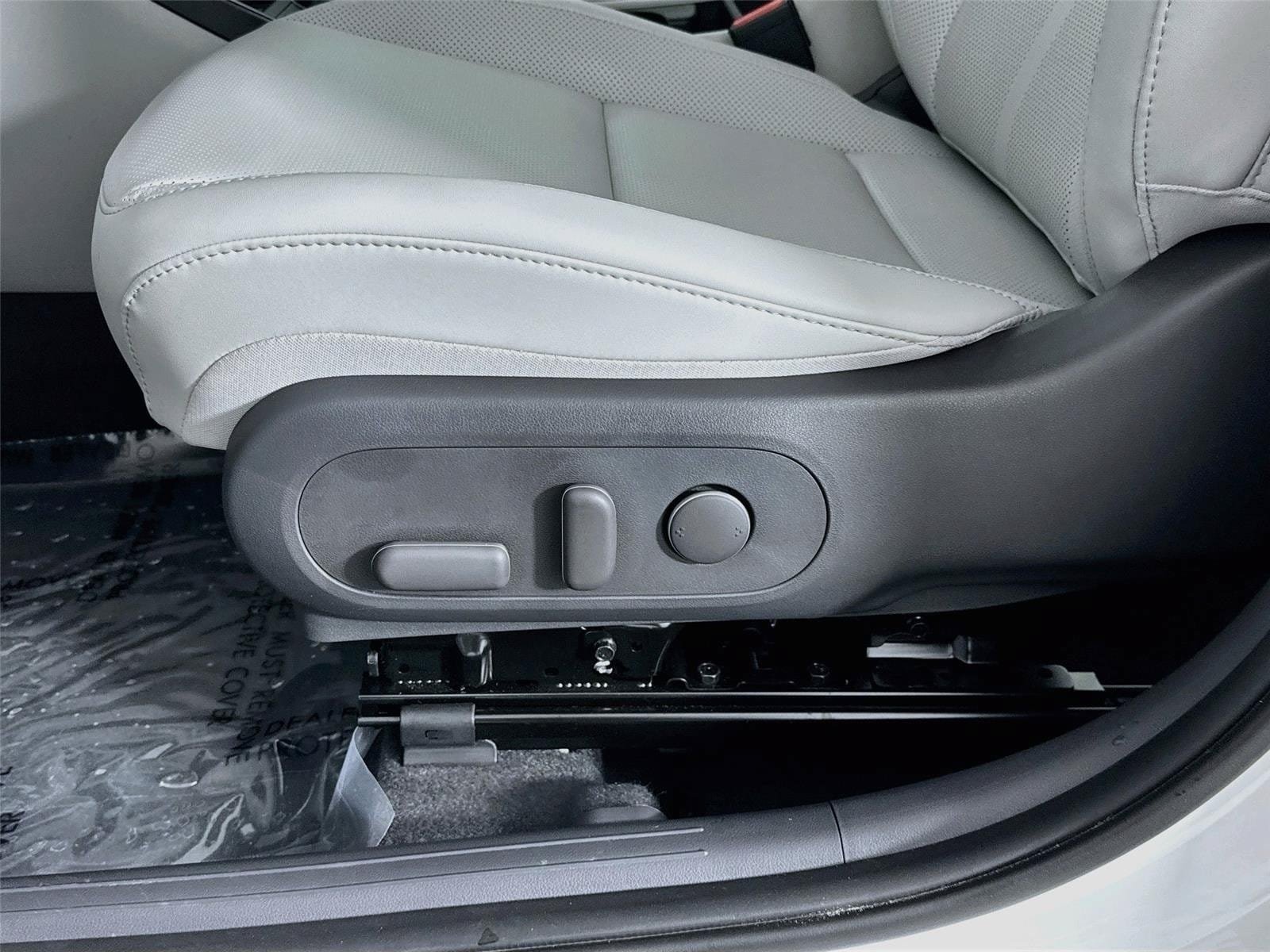 Certified 2026 Hyundai Kona SEL Premium AWD/4WD image 19
