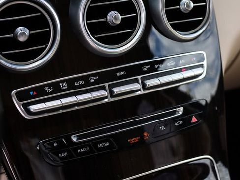 Used 2017 Mercedes-Benz GLC 300 4MATIC image 30