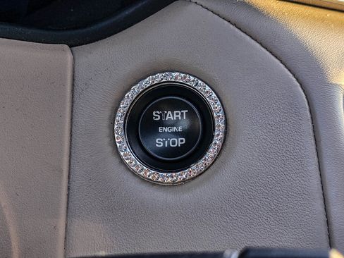 Used 2018 Land Rover Range Rover Velar R-Dynamic SE image 19