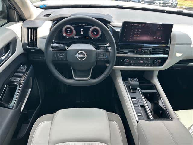 Used 2026 Nissan Pathfinder SL FWD image 13