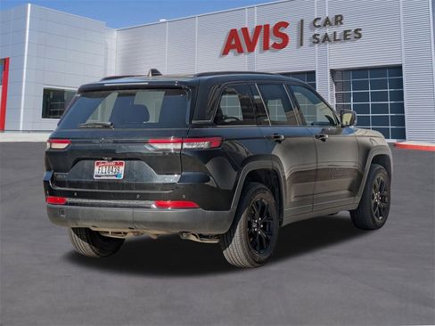 Used 2024 Jeep Grand Cherokee Altitude image 6