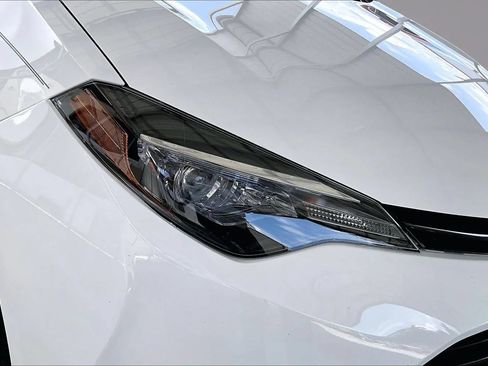 Used 2018 Toyota Corolla LE FWD image 28