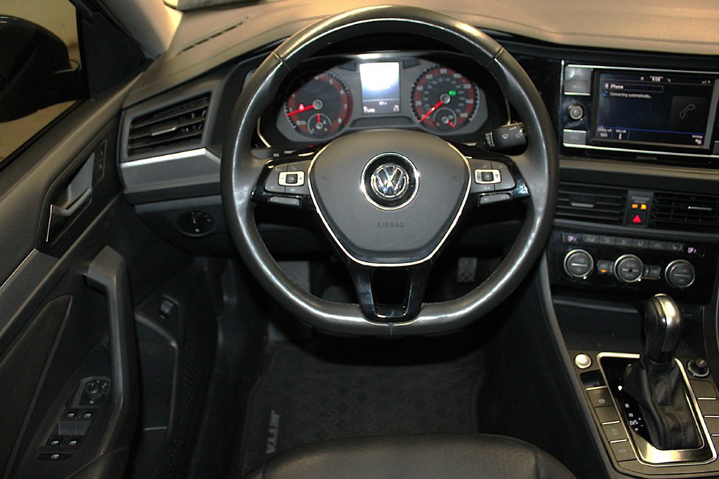 Used 2020 Volkswagen Jetta SE w/ SE Cold Weather Package FWD image 10