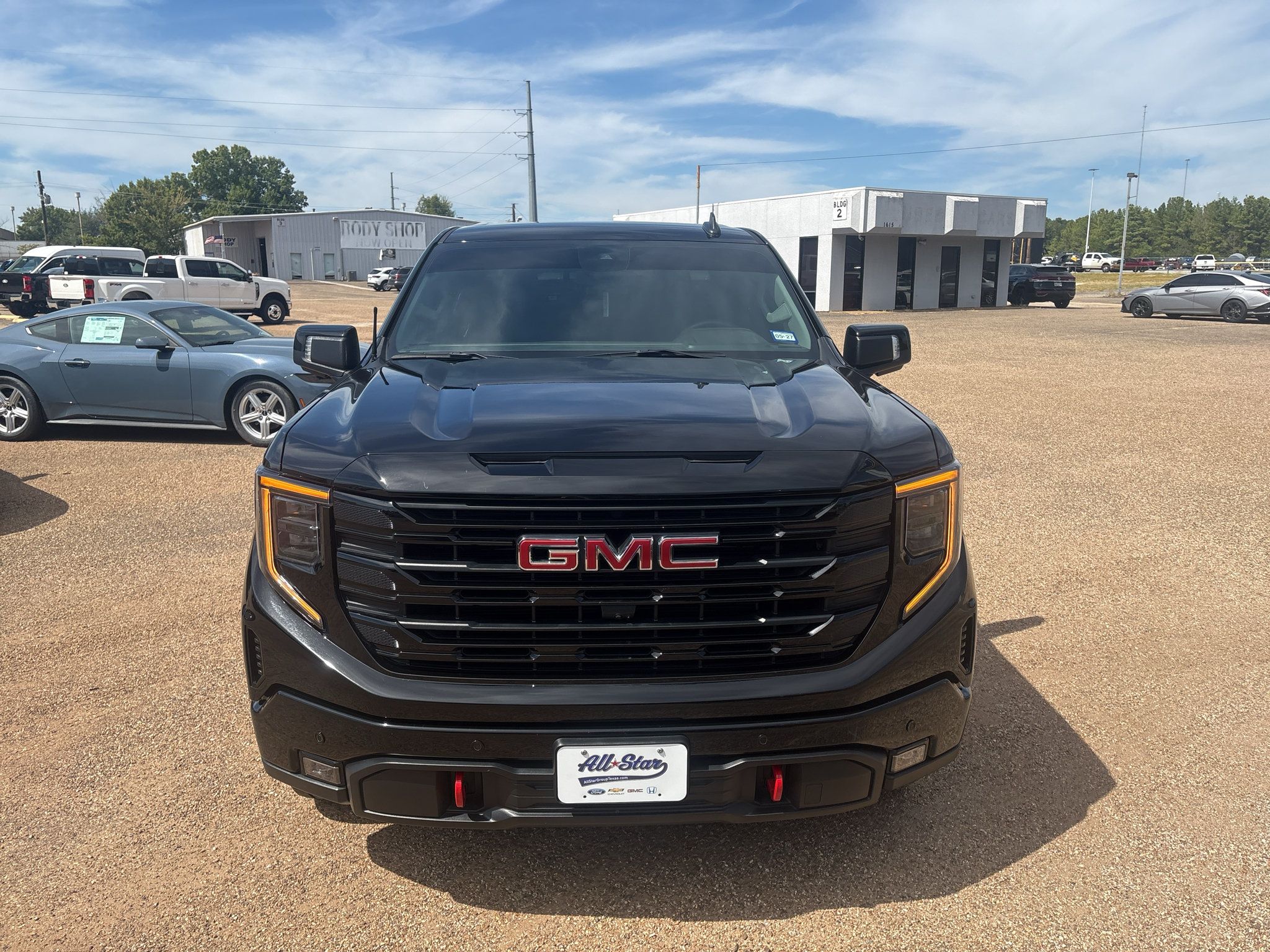 Used 2025 GMC Sierra 1500 Elevation w/ Elevation Premium Package AWD/4WD image 2