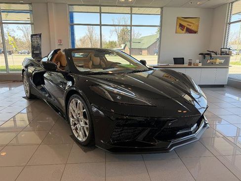 Used 2024 Chevrolet Corvette Stingray Premium Conv w/ Z51 Performance Package RWD image 2