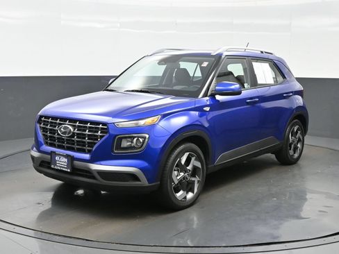 Certified 2026 Hyundai Venue SEL FWD image 2
