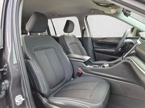 Used 2024 Jeep Grand Cherokee L Laredo AWD/4WD image 19
