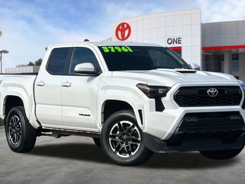Used 2024 Toyota Tacoma TRD Sport image 2