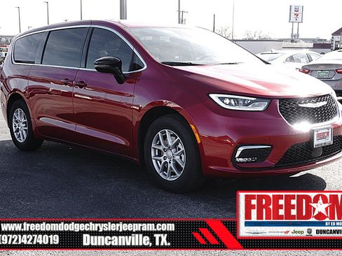 New 2026 Chrysler Pacifica Select image 7