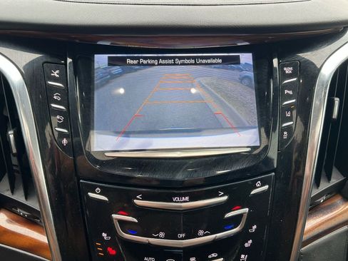 Used 2015 Cadillac Escalade Premium image 39