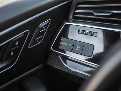 Used 2019 Audi Q8 Premium w/ Convenience Package AWD/4WD image 58