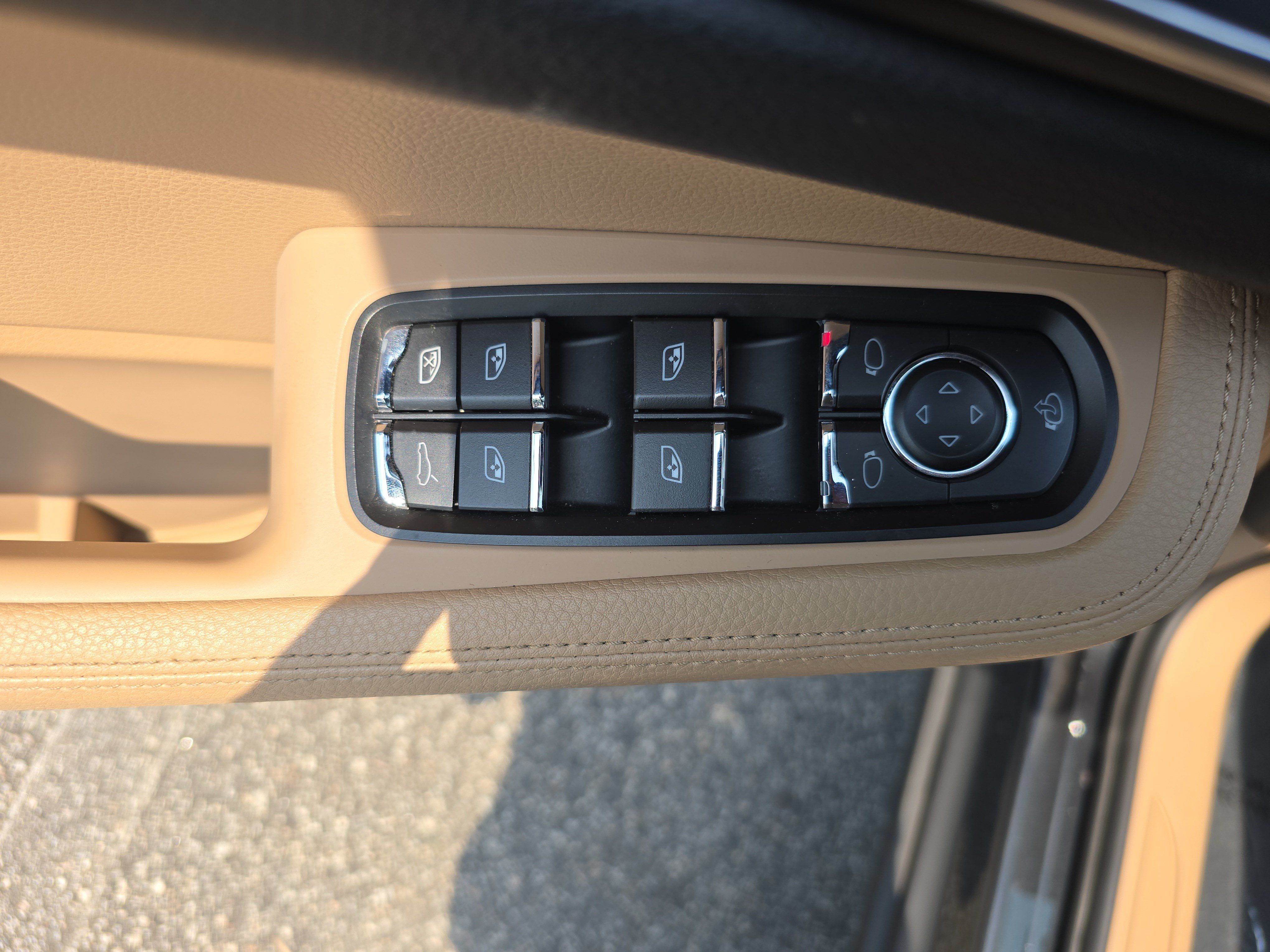 Used 2023 Porsche Macan Turbo AWD/4WD image 24
