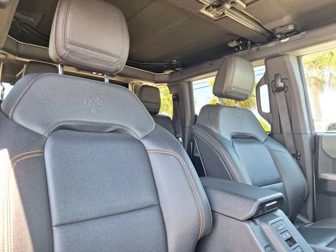 Used 2023 Ford Bronco Badlands w/ Sasquatch Package AWD/4WD image 31