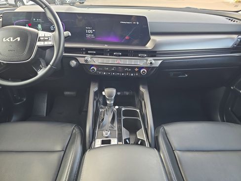 Certified 2025 Kia Telluride LX image 15
