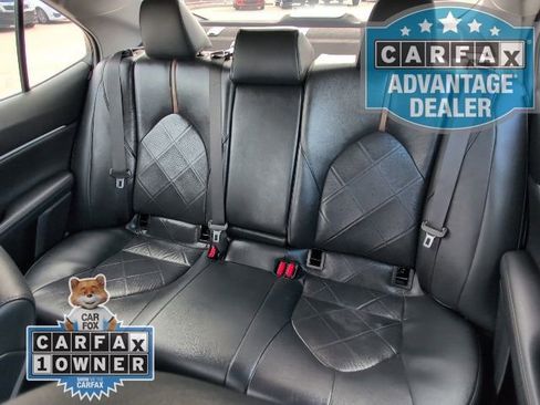 Used 2019 Toyota Camry XLE image 8