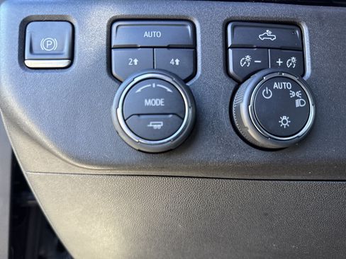 Used 2022 Chevrolet Silverado 1500 LT image 19