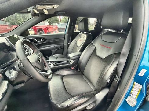 Used 2025 Jeep Compass Trailhawk AWD/4WD image 18