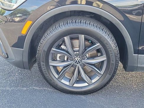 Used 2023 Volkswagen Tiguan SE w/ Panoramic Sunroof Package FWD image 30