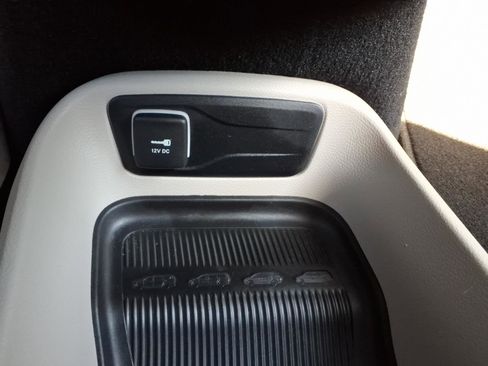 Used 2024 Chrysler Voyager LX FWD image 12