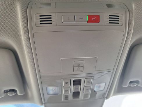New 2026 Volkswagen Taos SE FWD image 18