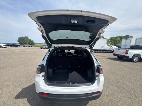 Used 2024 Jeep Compass Latitude AWD/4WD image 24