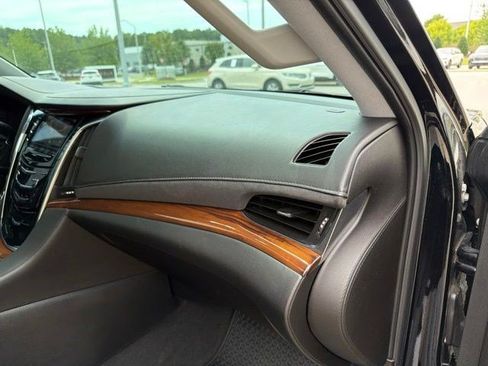 Used 2016 Cadillac Escalade Premium AWD/4WD image 28